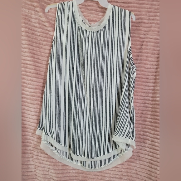 4/$25 Who What Wear tunic top ,trim neck boottom Size XXL - Picture 5 of 9